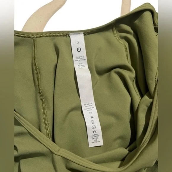 Lululemon Align tee Green Slim fit Cropped length Nulu Sz 2 - Picture 4 of 6